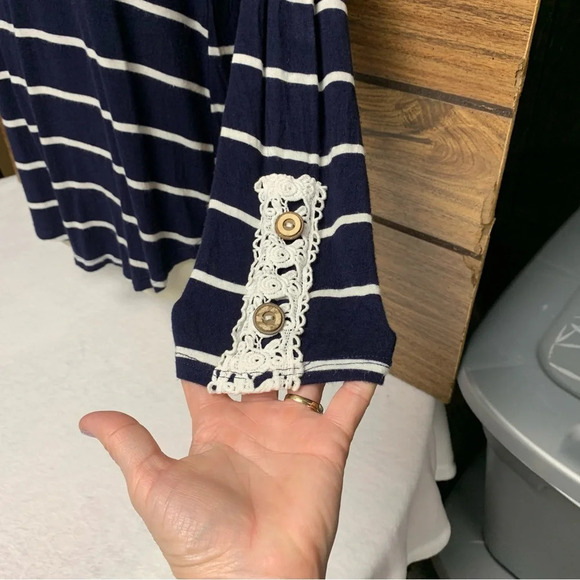 7th Ray size small blue/white striped top cute lace down the back & on sides - Picture 2 of 8